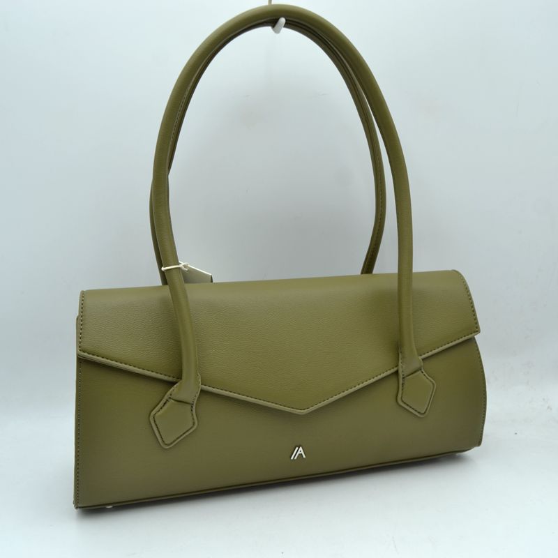 Minimalist Structured Shoulder Bag with Envelope Flap