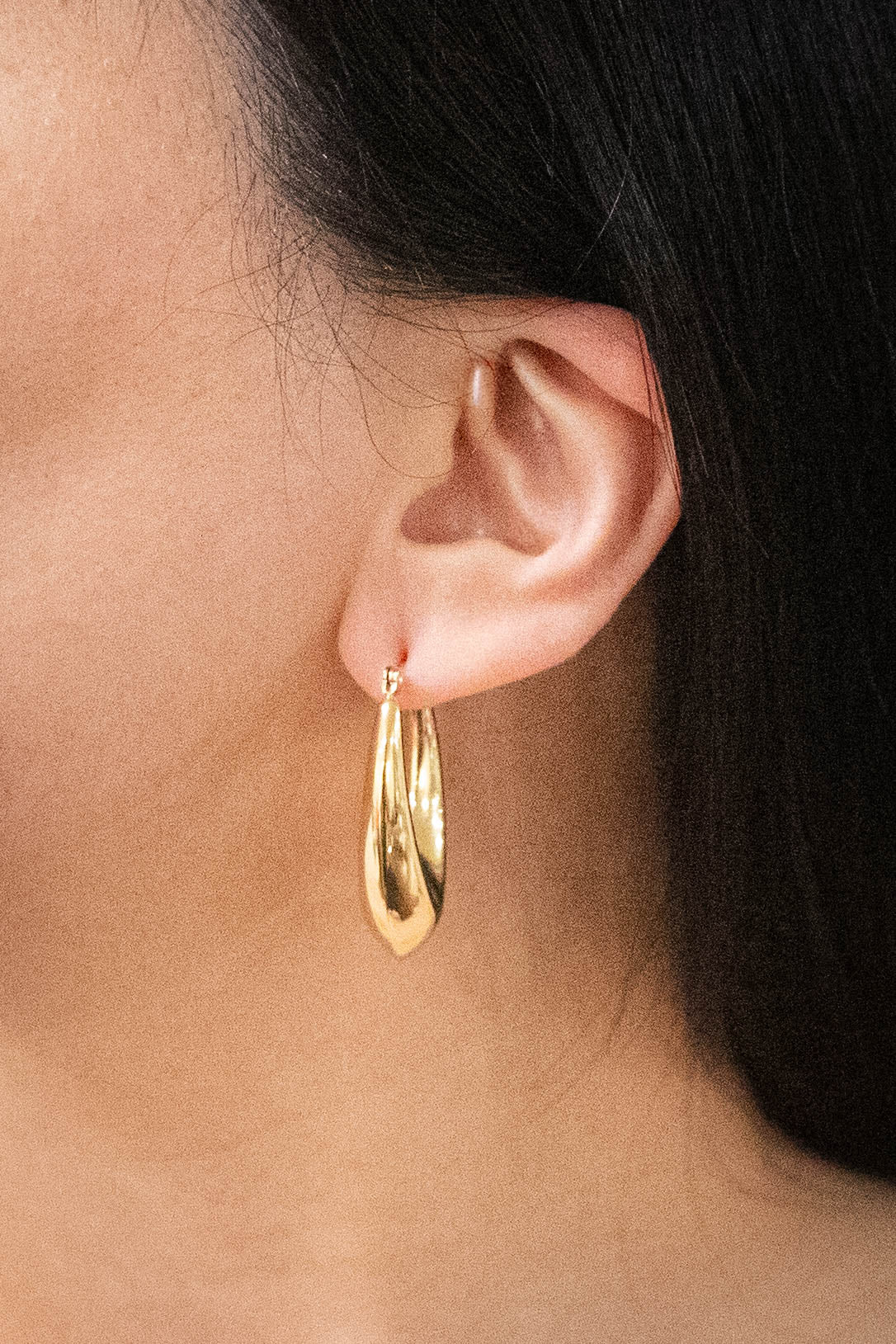Bold Petal Outline Hoop Earrings