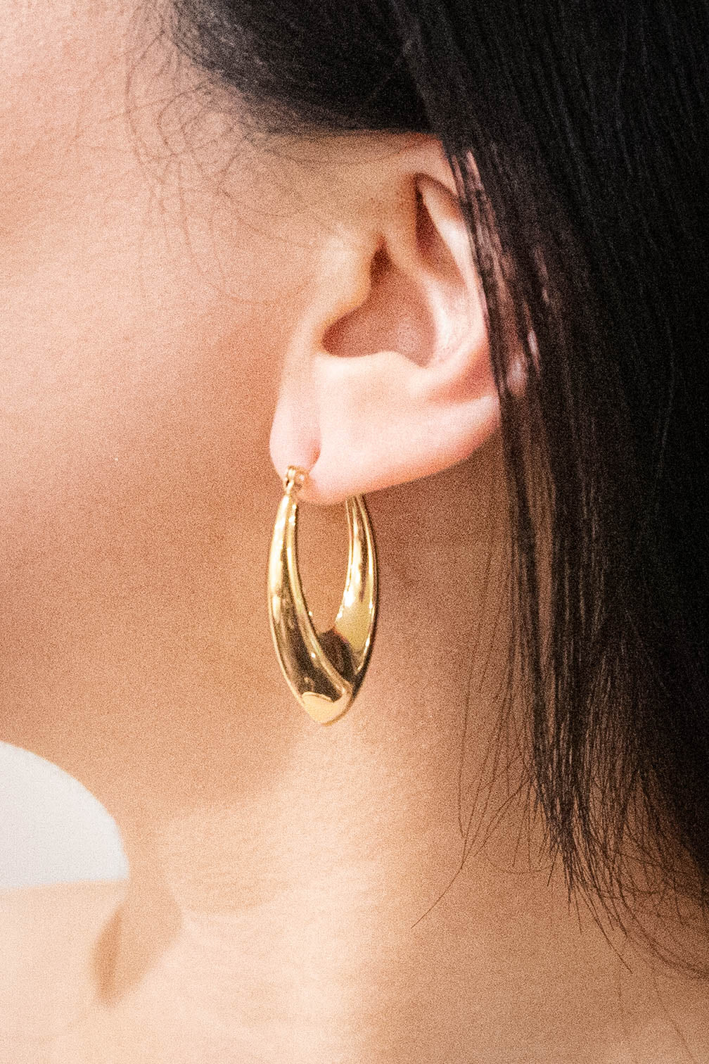 Bold Petal Outline Hoop Earrings