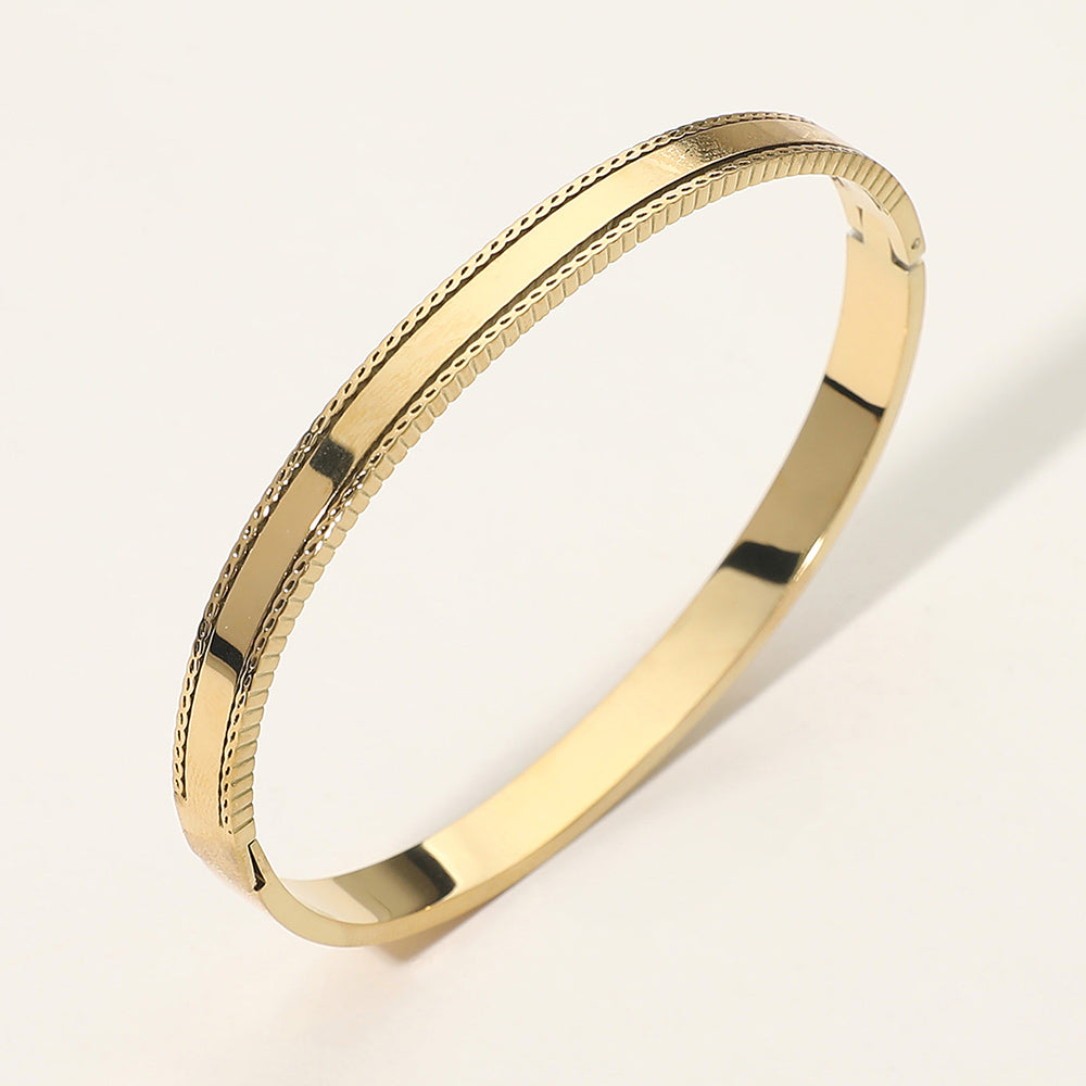 SECRET BOX_Stainless Steel Textured Hinged Bangle Bracelet