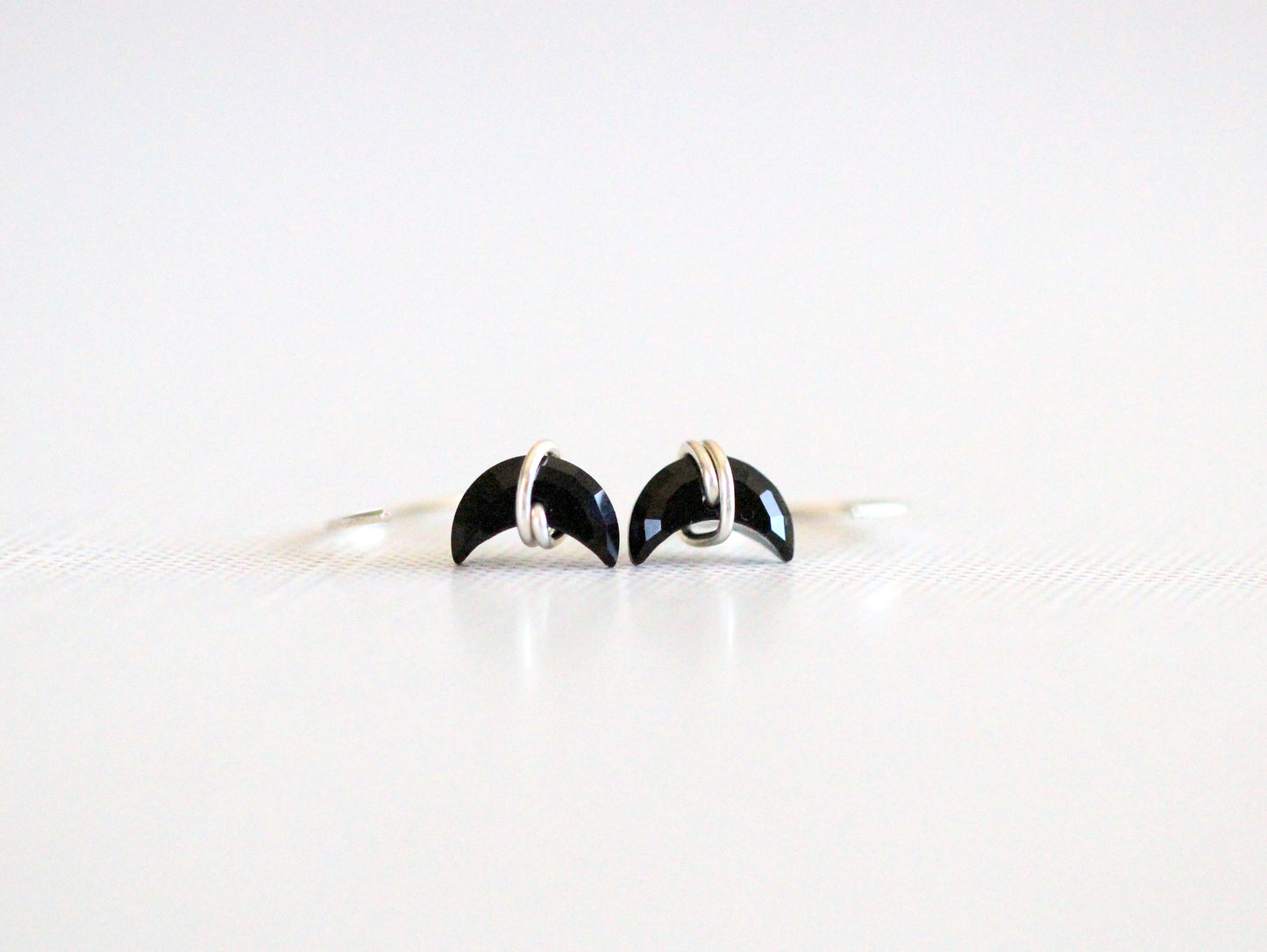Moonbeam Hug Hoops - Black Agate