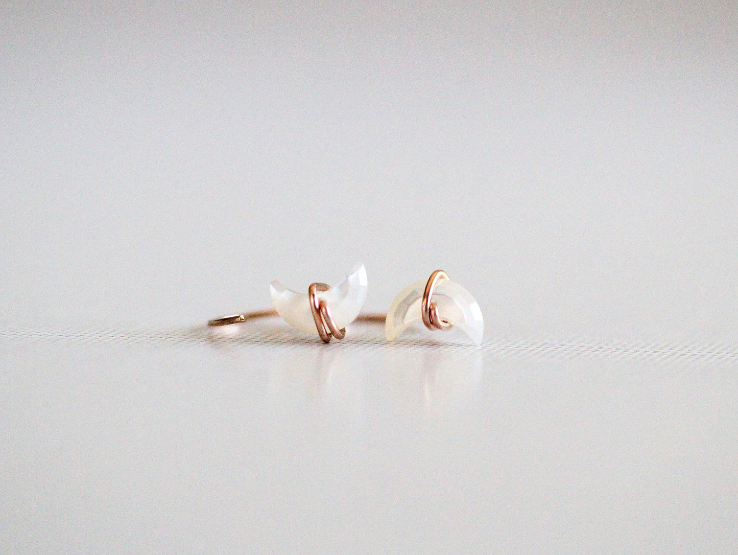 Moonbeam Hug Hoops - Mother of Pearl
