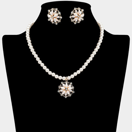 Pearl Flower Rhinestone Pendant Necklace