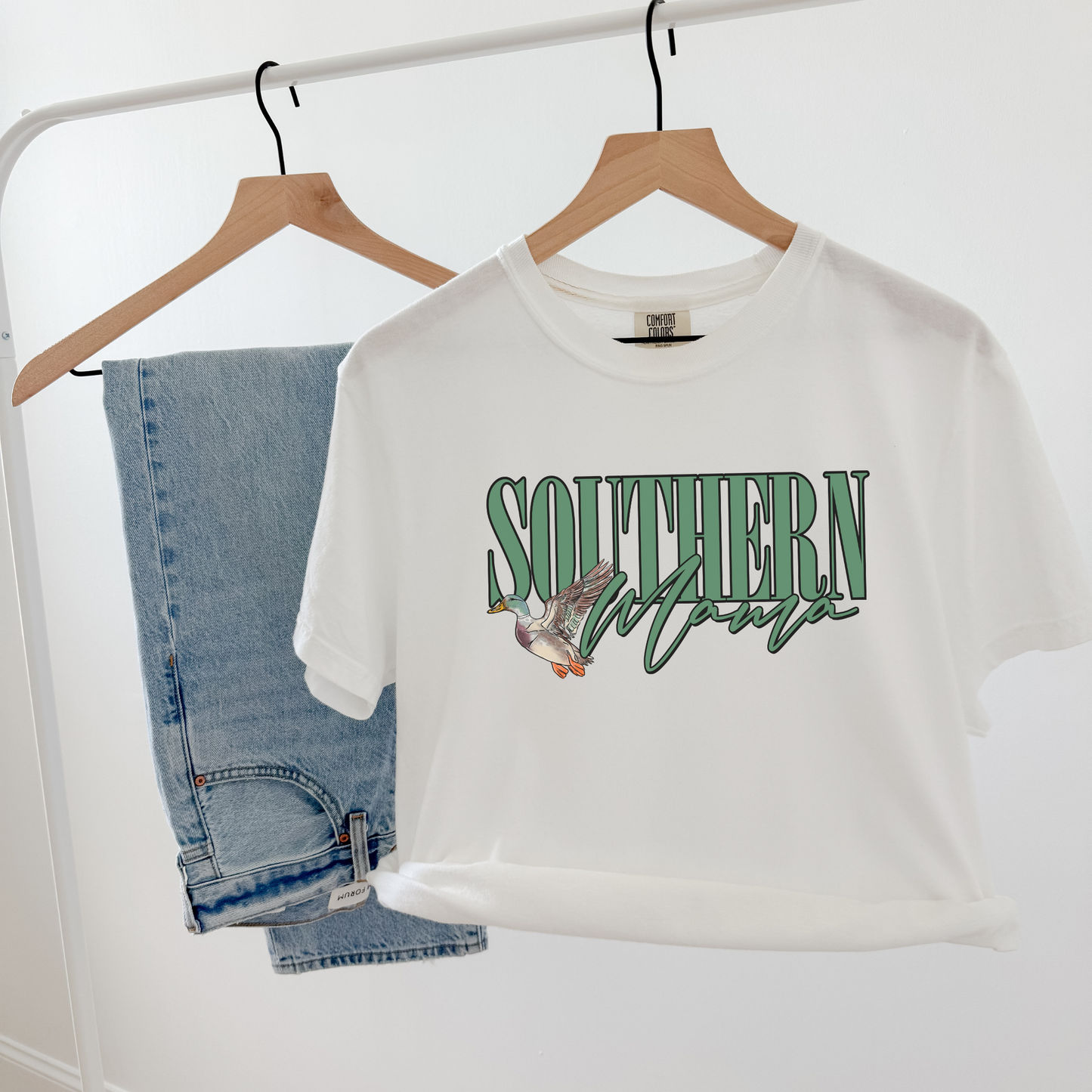 Southern Mama Tee – Duck Graphic Outdoorsy T-Shirt