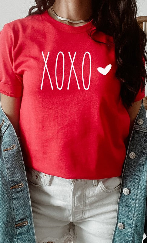 XOXO White Ink Heart Valentines Day Graphic Tee - ShopModernEmporium